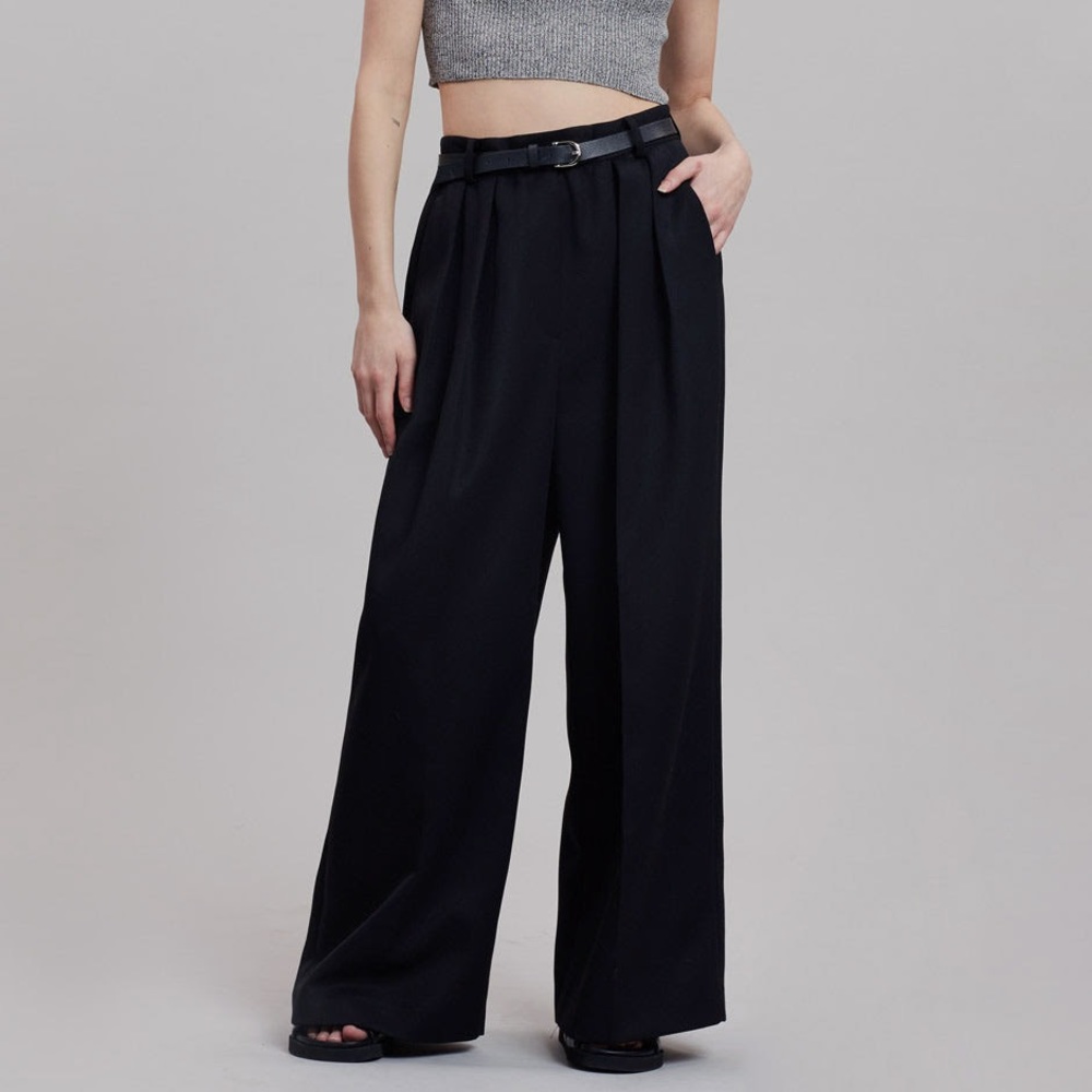 NWT The Frankie Shop Dakar Pleated Pants - Black